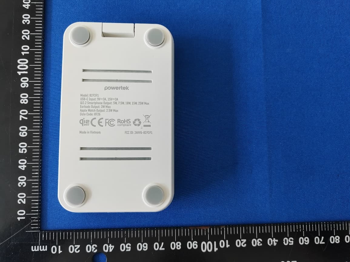 3 in 1 Wireless charger - FCC ID 2AVV6-827371 - Liquipel Protection LLC (2)