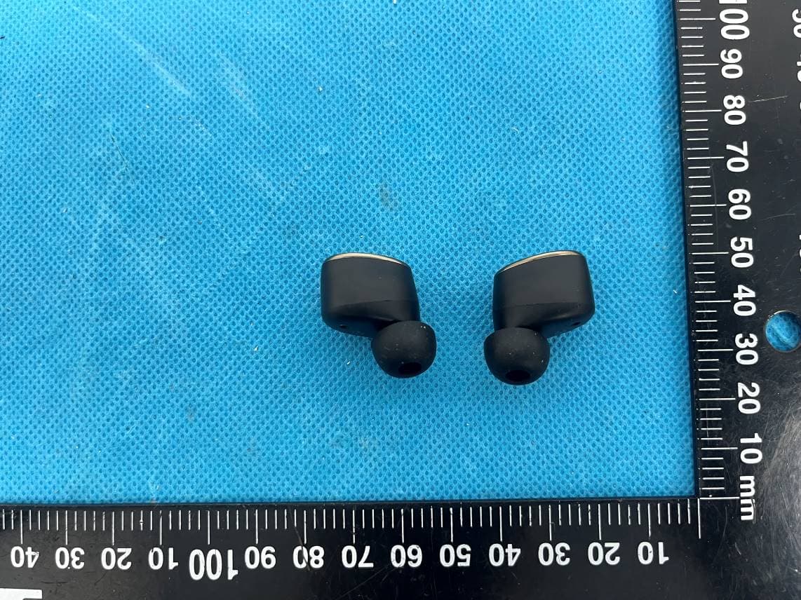 True Wireless Earphone - FCC ID 2AVYG-SEESAW19 - Yibai Science & Technology (Shenzhen) Co., Ltd.