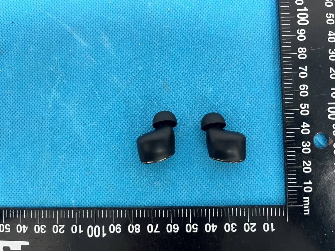 True Wireless Earphone - FCC ID 2AVYG-SEESAW19 - Yibai Science & Technology (Shenzhen) Co., Ltd. (2)