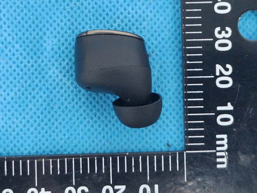 True Wireless Earphone - FCC ID 2AVYG-SEESAW20 - Yibai Science & Technology (Shenzhen) Co., Ltd. (2)