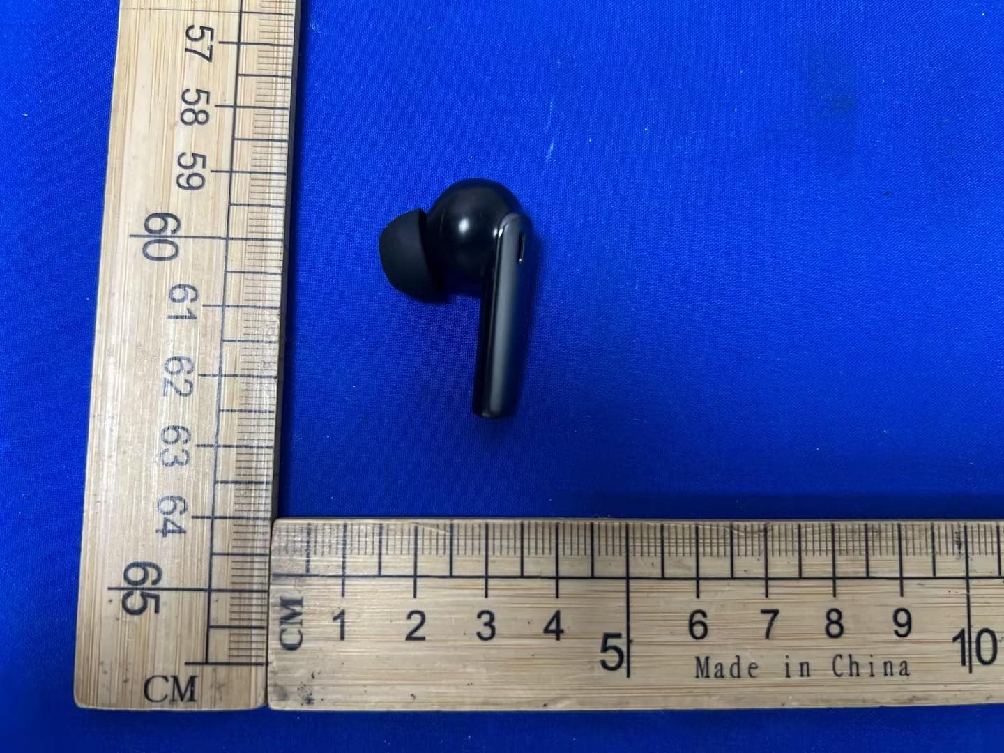 True Wireless Earphone - FCC ID 2AVYG-ZIP19 - Yibai Science & Technology (Shenzhen) Co., Ltd. (2)