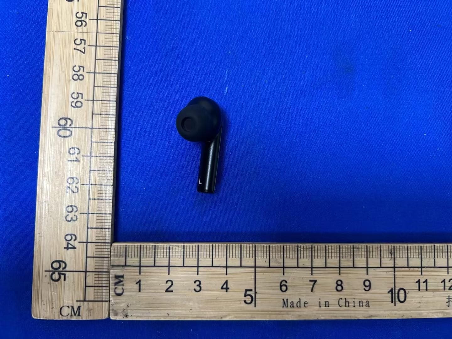 True Wireless Earphone - FCC ID 2AVYG-ZIP19 - Yibai Science & Technology (Shenzhen) Co., Ltd.