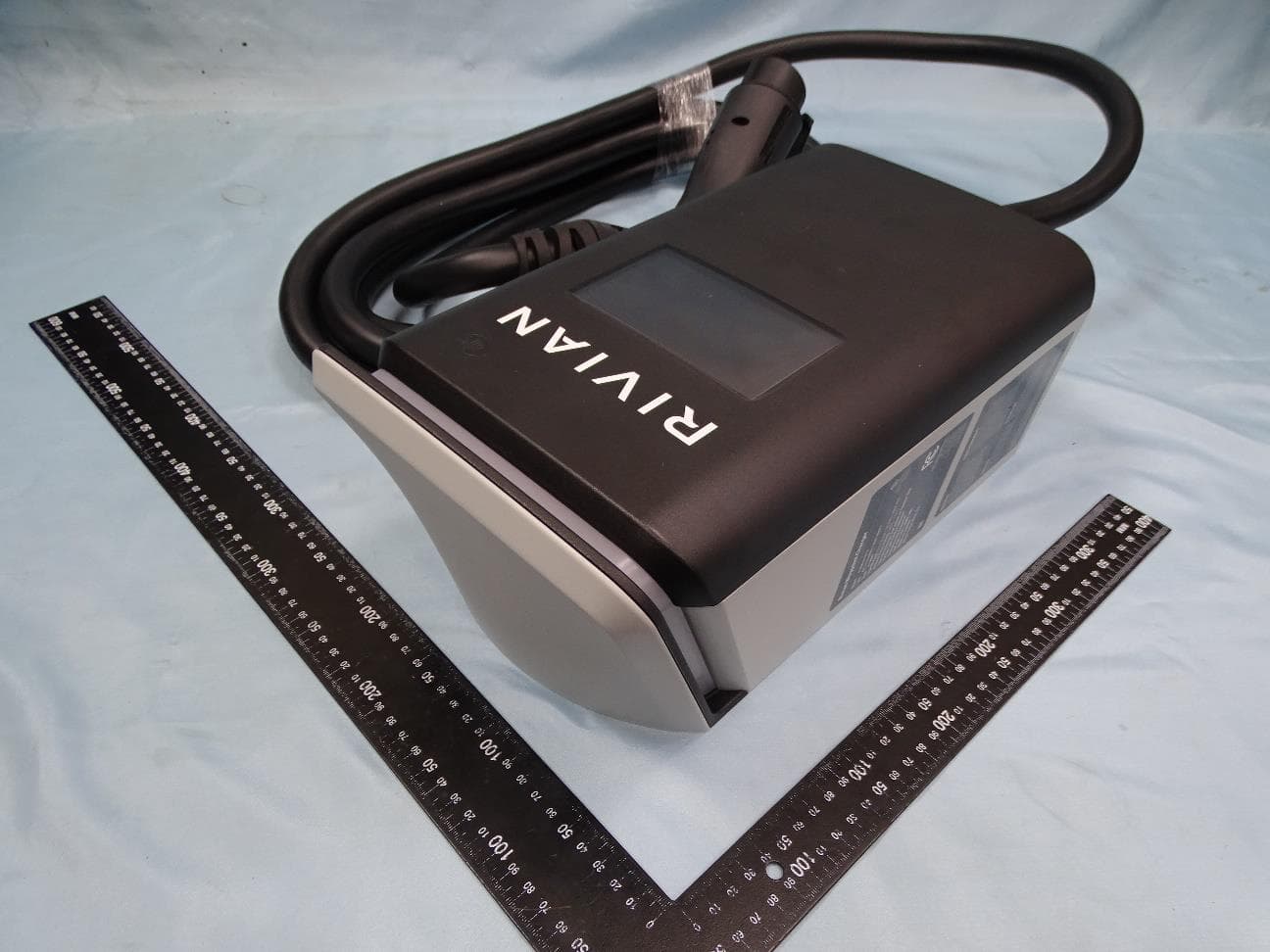 EV Charger - FCC ID 2AW3A-1NAC21ACUCM - Rivian Automotive, LLC (4)