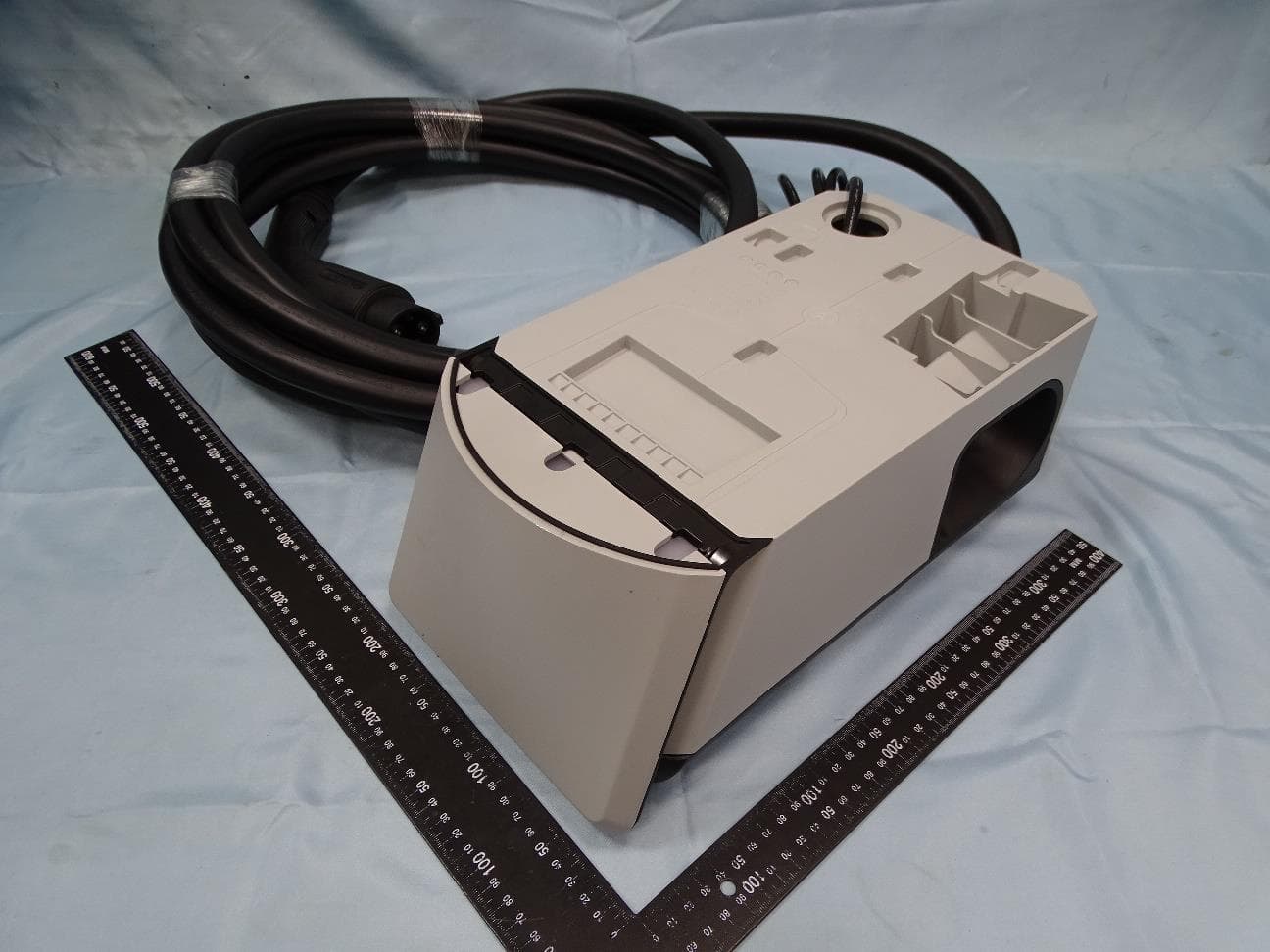 EV Charger - FCC ID 2AW3A-1NAC21ACUCMR - Rivian Automotive, LLC (3)