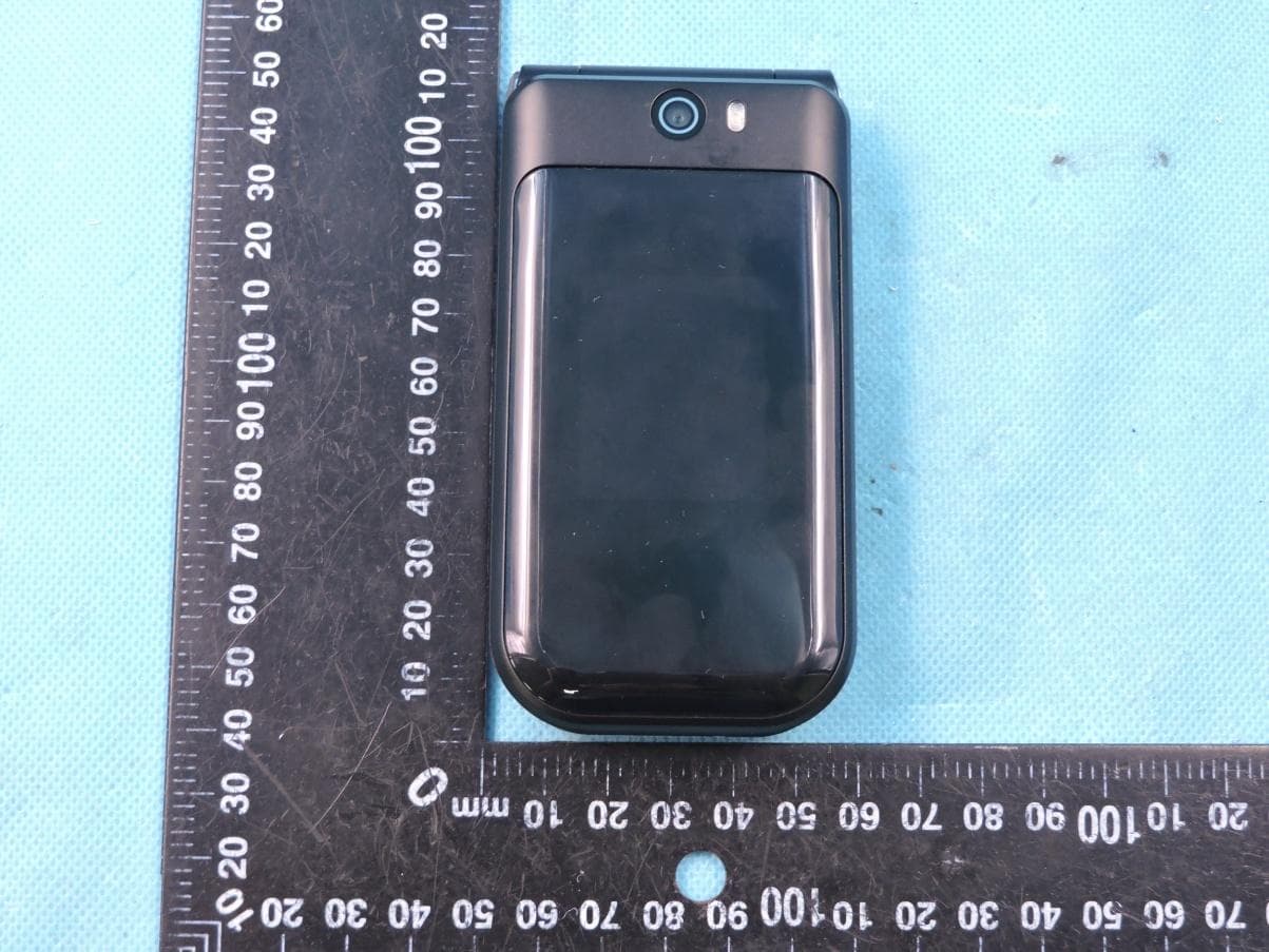 4G phone - FCC ID 2AW56-EZFLIP - Excellus Communications, LLC (3)