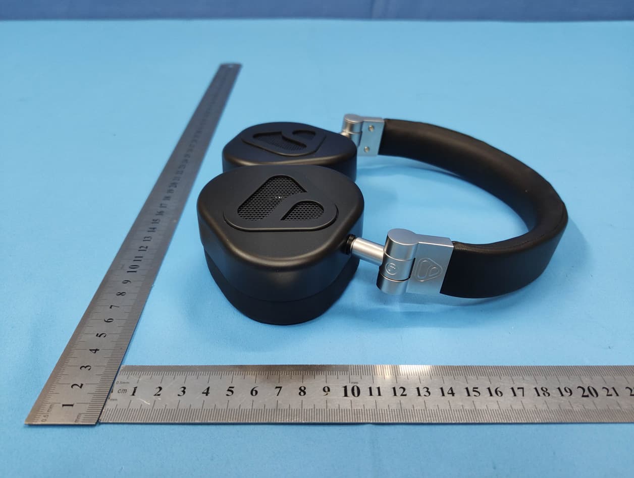 VERTO HEADPHONES - FCC ID 2AW6S-EAMVERTO1 - Eamus Company Limited (5)