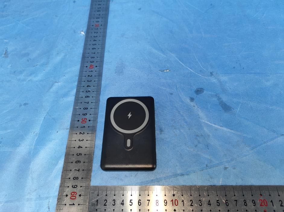 Magnetic wireless charging mobile power supply - FCC ID 2AW73-2E417 - Shenzhen Xiangdangwen Technology Co.,Ltd.