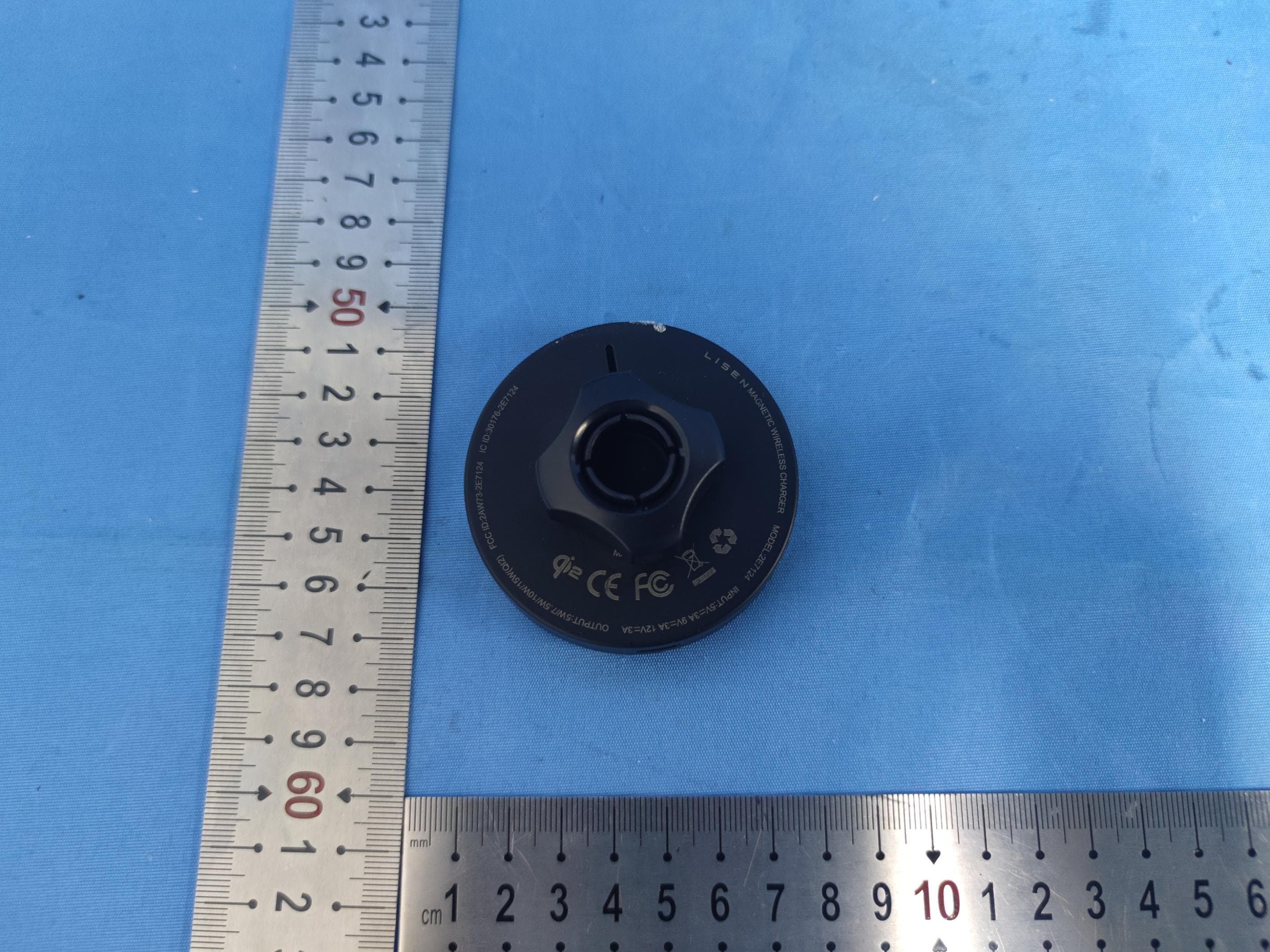 WIRELESS CHARGER - FCC ID 2AW73-2E7124 - Shenzhen Xiangdangwen Technology Co.,Ltd.