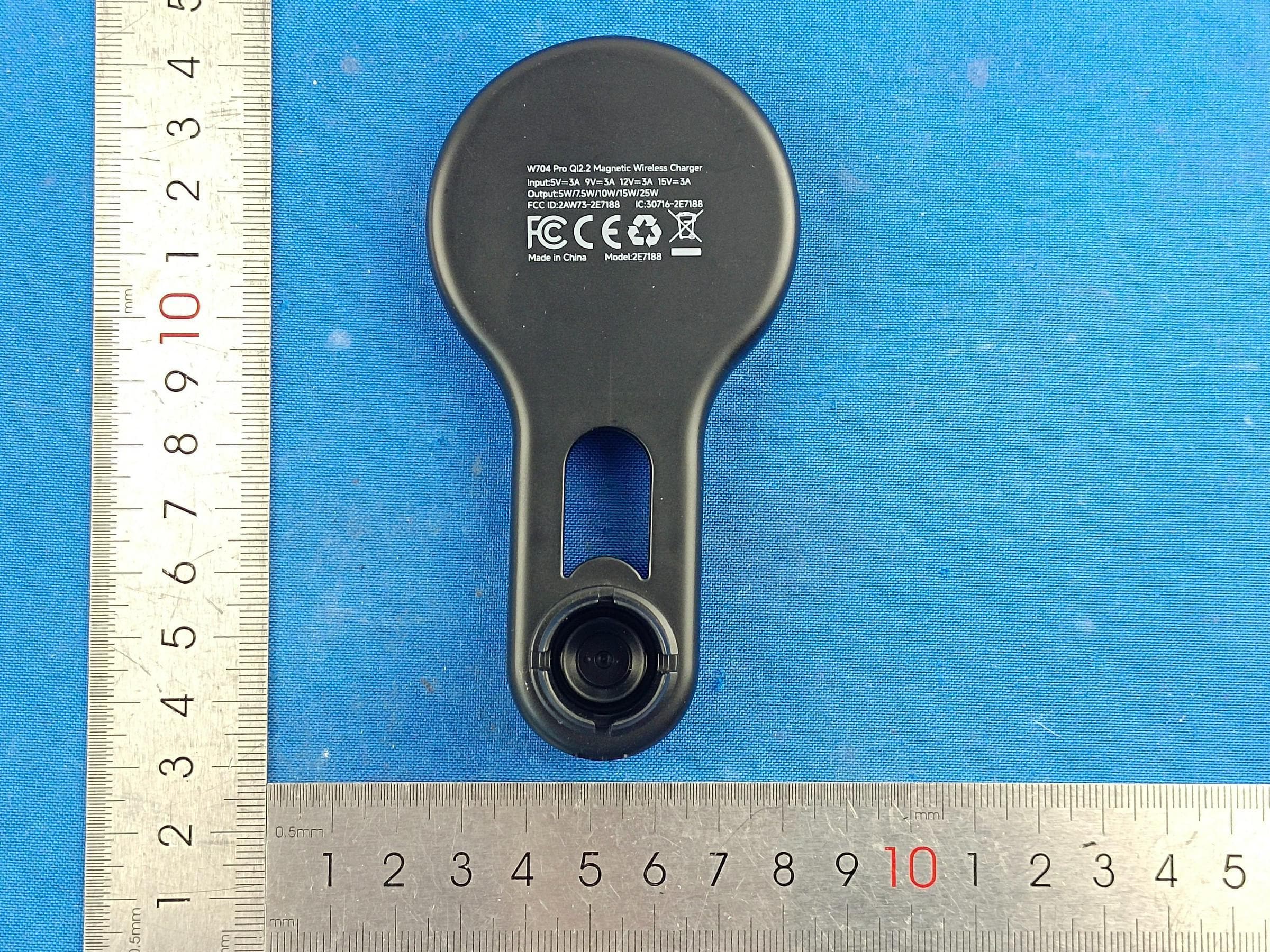 W704 Pro QI2.2 Magnetic Wireless Charger - FCC ID 2AW73-2E7188 - Shenzhen Xiangdangwen Technology Co.,Ltd.
