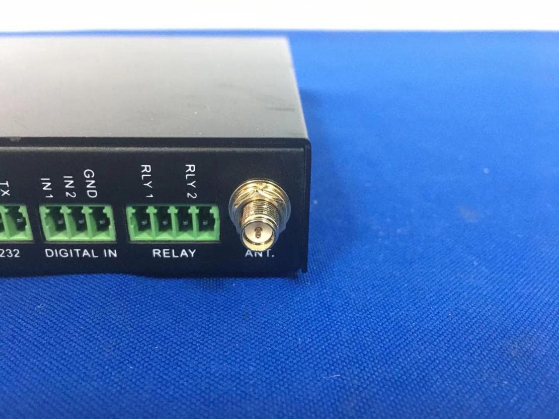 Multi-format 4K Switcher cum Scaler with built-in Wireless Presentation System - FCC ID 2AW9A-TS-100 - Aurora Multimedia Corp, USA