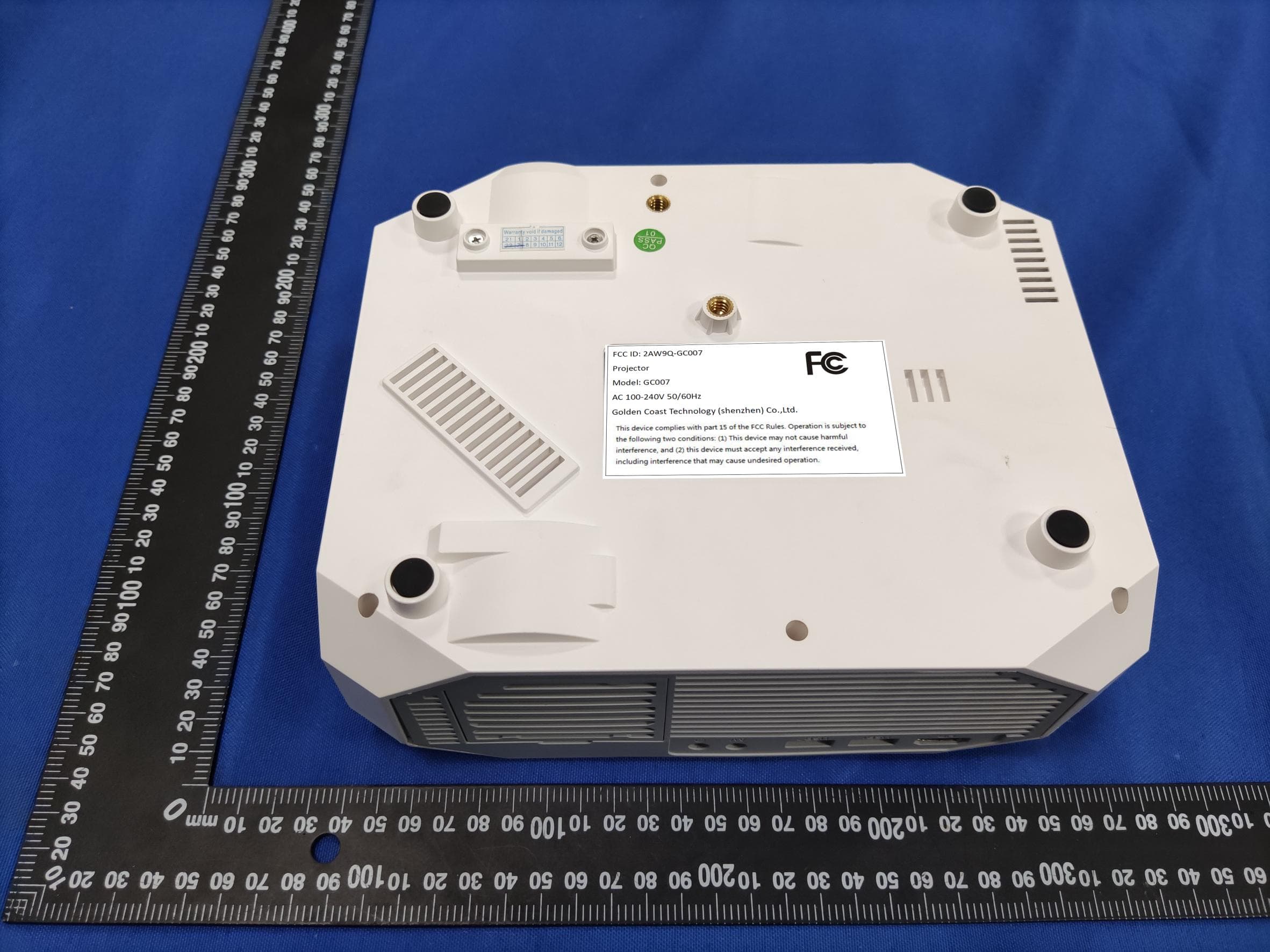 projector - FCC ID 2AW9Q-GC007 - Golden Coast Technology (shenzhen) Co.,Ltd (2)