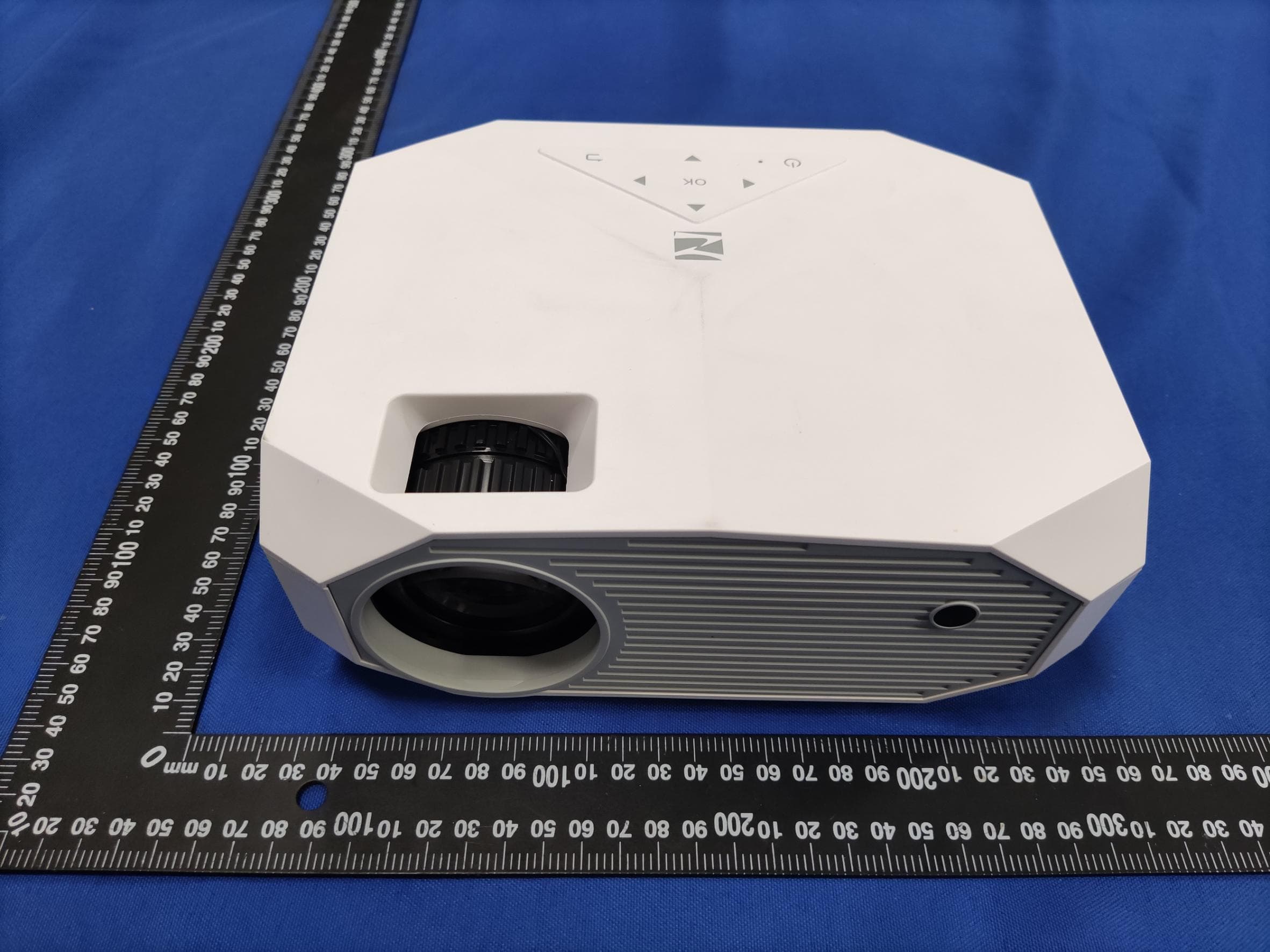 projector - FCC ID 2AW9Q-GC007 - Golden Coast Technology (shenzhen) Co.,Ltd (4)