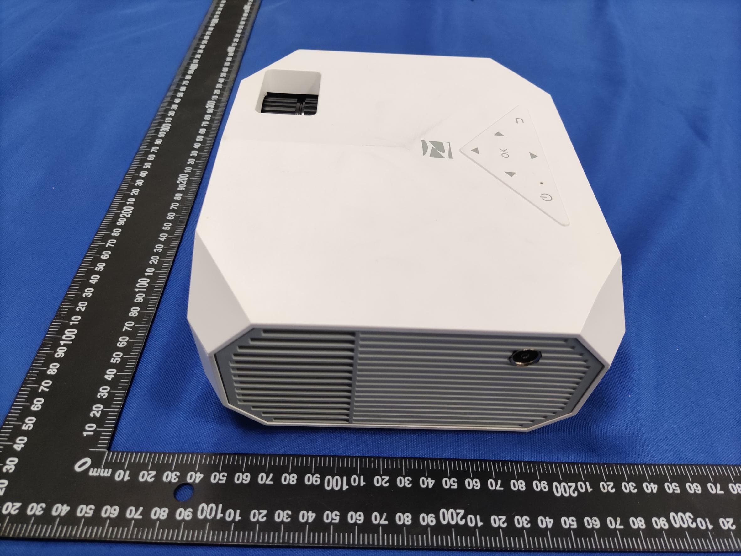 projector - FCC ID 2AW9Q-GC007 - Golden Coast Technology (shenzhen) Co.,Ltd