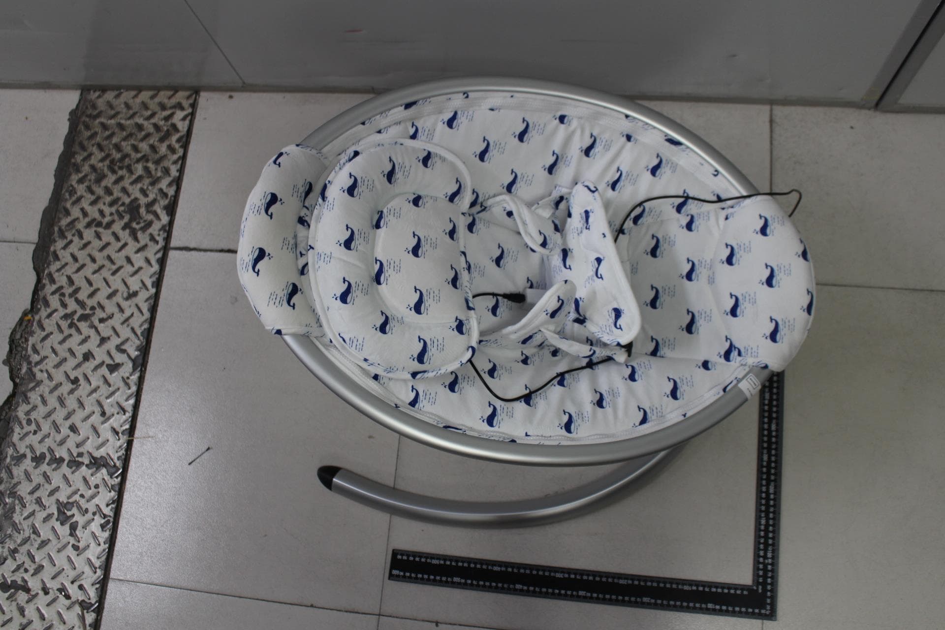 Baby Bouncer - FCC ID 2AWATHOTMOM-BB200 - Zhongshan Hot Mom Co., Ltd. (2)