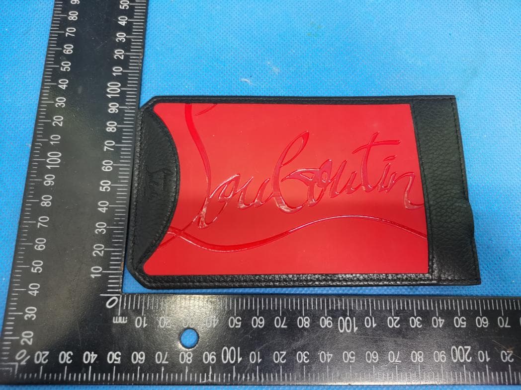Loubilab - FCC ID 2AWCZ-LOUBILABBATT - CHRISTIAN LOUBOUTIN SAS (2)