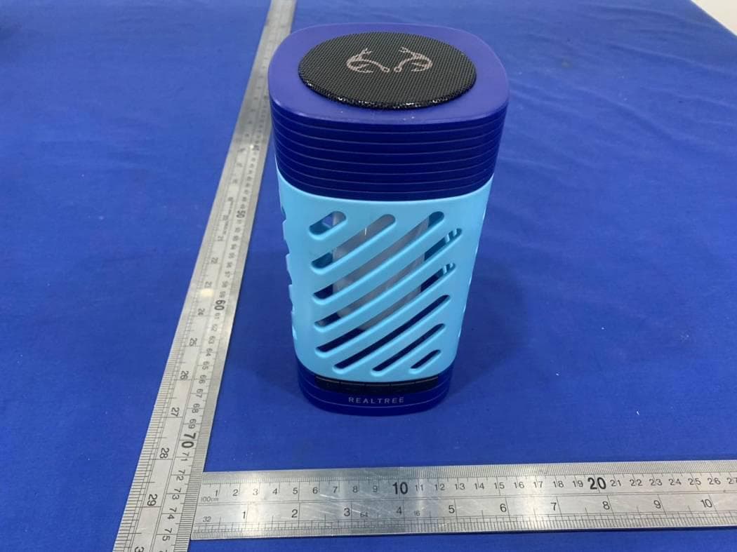 Lantern with Bluetooth Speaker - FCC ID 2AWEN-RLT6006 - DONGGUAN MORITAKE INDUSTRIAL CO.,LTD (2)