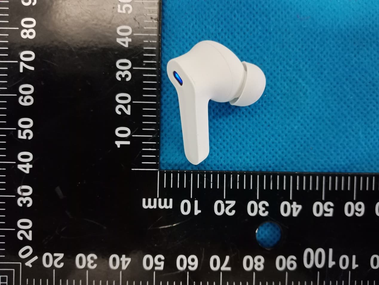 Wireless Bluetooth Earphones - FCC ID 2AWEY-A11 - HONGKONG CHOICE ELECTRONICS CO., LTD (5)