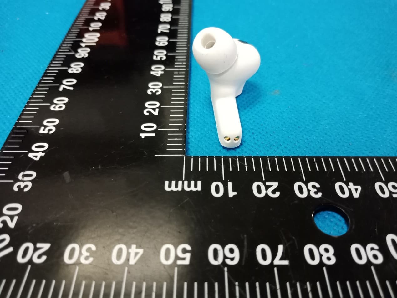 Wireless Bluetooth Earphones - FCC ID 2AWEY-A11 - HONGKONG CHOICE ELECTRONICS CO., LTD (4)