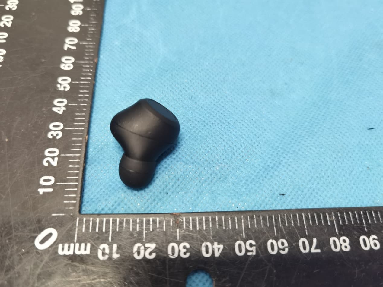 Wireless Bluetooth Earphones - FCC ID 2AWEY-A65 - HONGKONG CHOICE ELECTRONICS CO., LTD (4)
