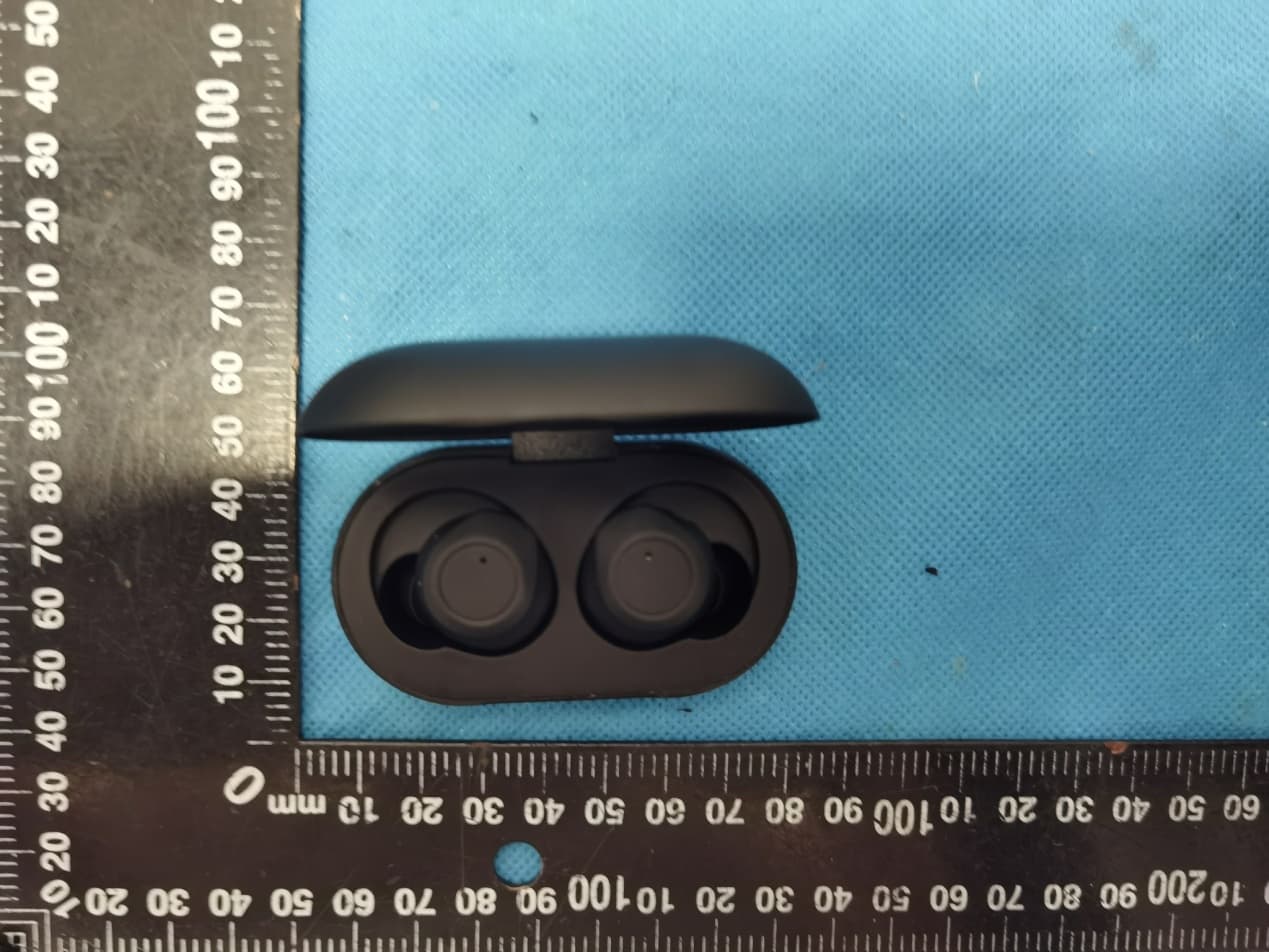 Wireless Bluetooth Earphones - FCC ID 2AWEY-A65 - HONGKONG CHOICE ELECTRONICS CO., LTD (3)
