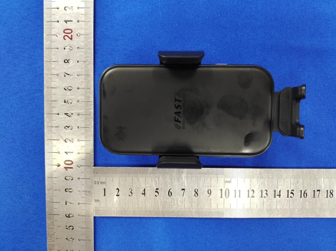 Vehicle wireless charging bracket - FCC ID 2AWF9-GBA8B - ShenZhenshi GYBB Technology Co., Ltd. (2)