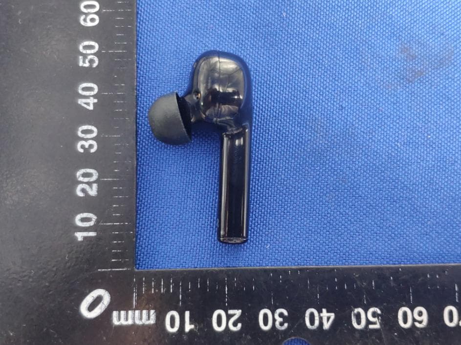 Wireless Earbuds with Charging Case - FCC ID 2AWHJ-AIR-2 - ADX LABS, INC (2)