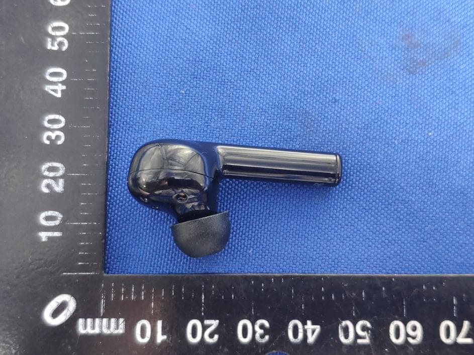 Wireless Earbuds with Charging Case - FCC ID 2AWHJ-AIR-2 - ADX LABS, INC (4)