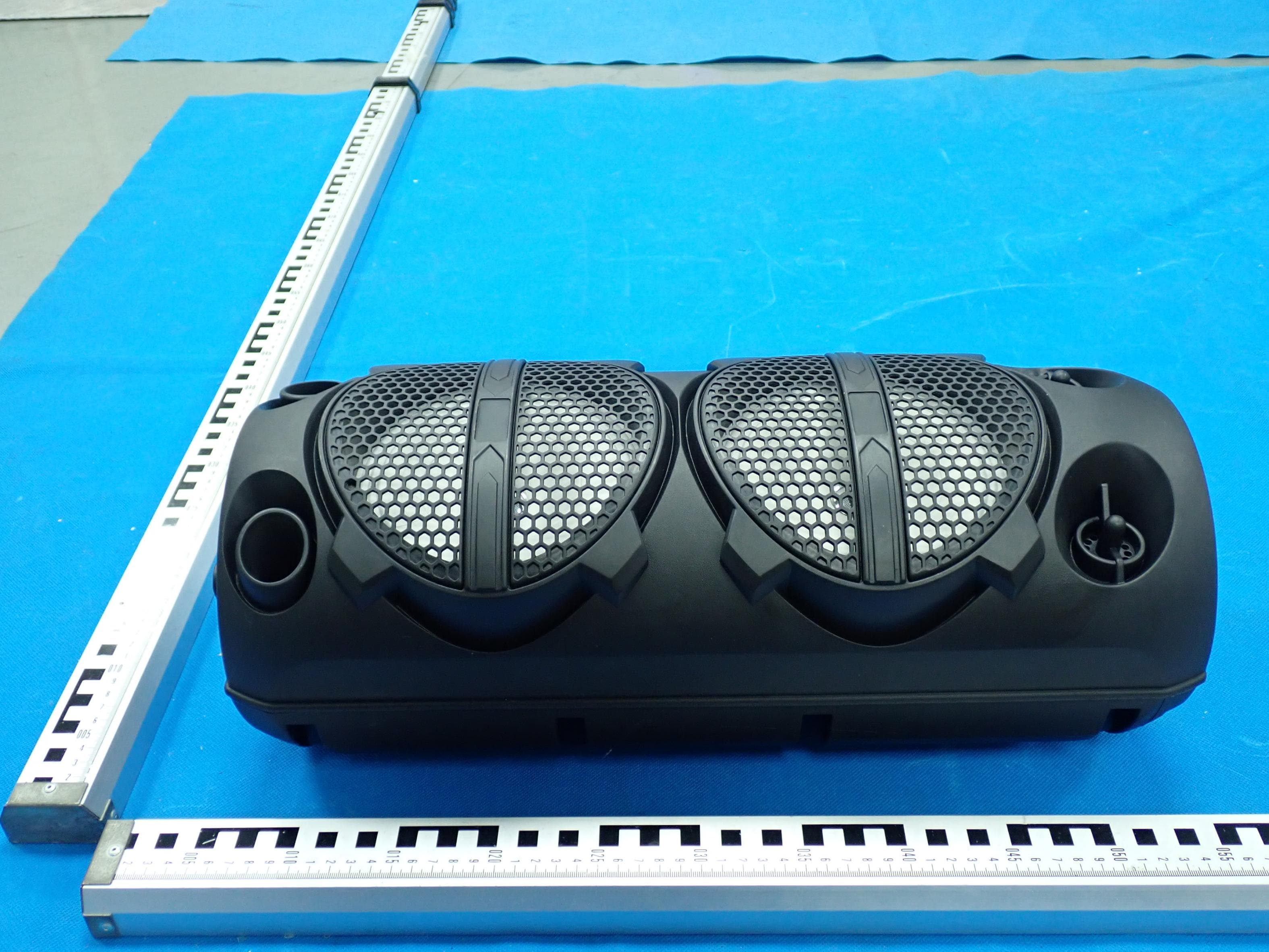 Bluetooth Karaoke Speaker with Microphone - FCC ID 2AWHS-BS0580 - YOUNGSTAR ELECTRONIC CO., LIMITED (5)