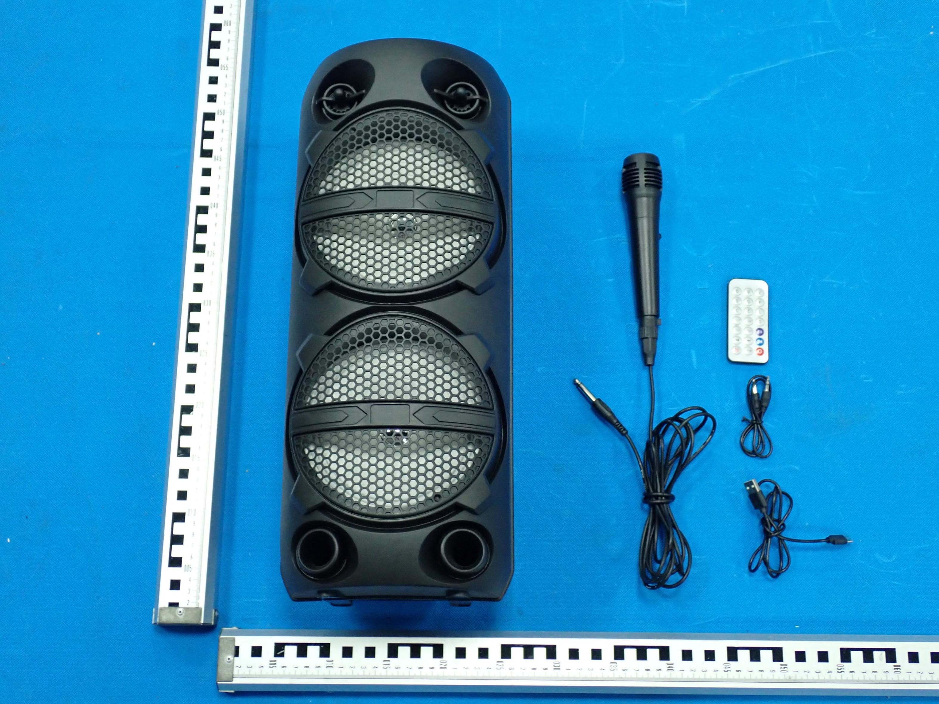 Bluetooth Karaoke Speaker with Microphone - FCC ID 2AWHS-BS0580 - YOUNGSTAR ELECTRONIC CO., LIMITED (2)