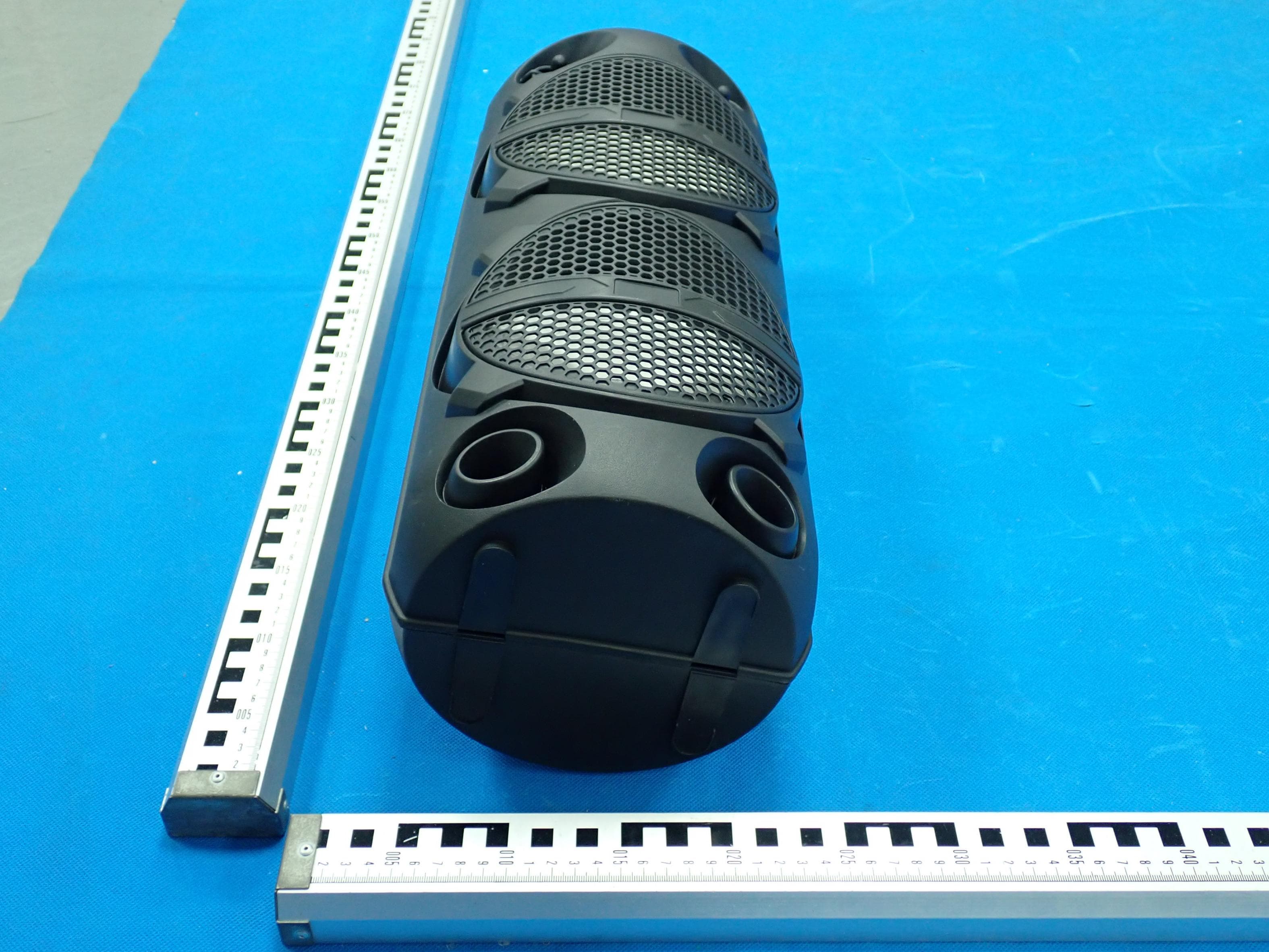 Bluetooth Karaoke Speaker with Microphone - FCC ID 2AWHS-BS0580 - YOUNGSTAR ELECTRONIC CO., LIMITED (4)