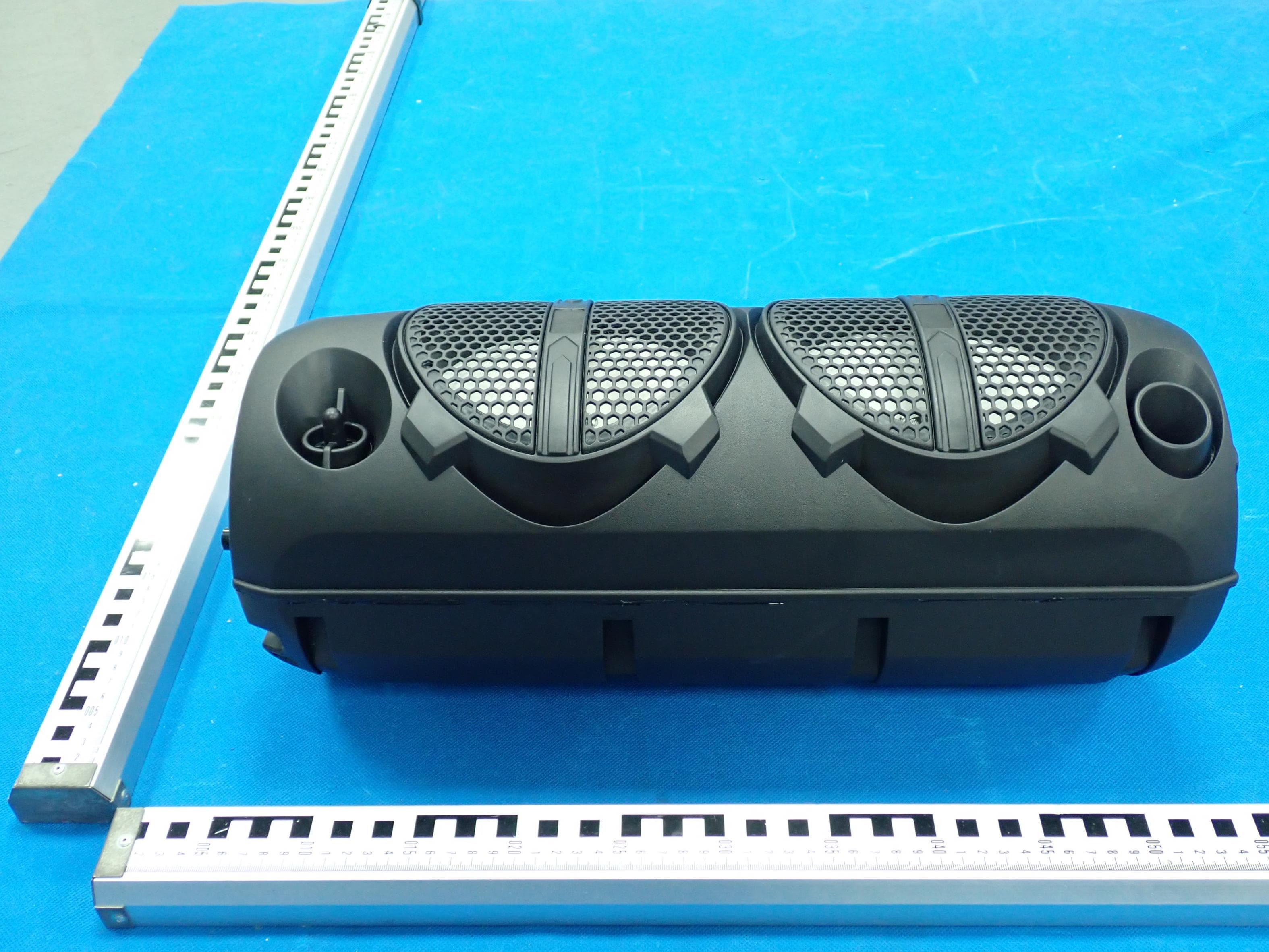 Bluetooth Karaoke Speaker with Microphone - FCC ID 2AWHS-BS0580 - YOUNGSTAR ELECTRONIC CO., LIMITED (3)