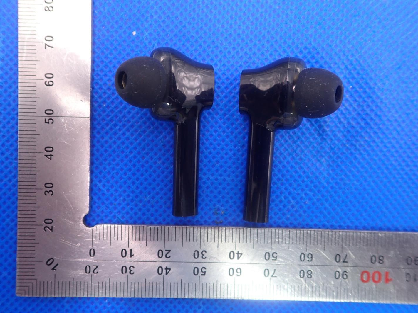 TWS07-B TWS Bluetooth headphones - FCC ID 2AWJ2TWS07-B - Shenzhen Kangchen Electronic Co., Ltd. (3)