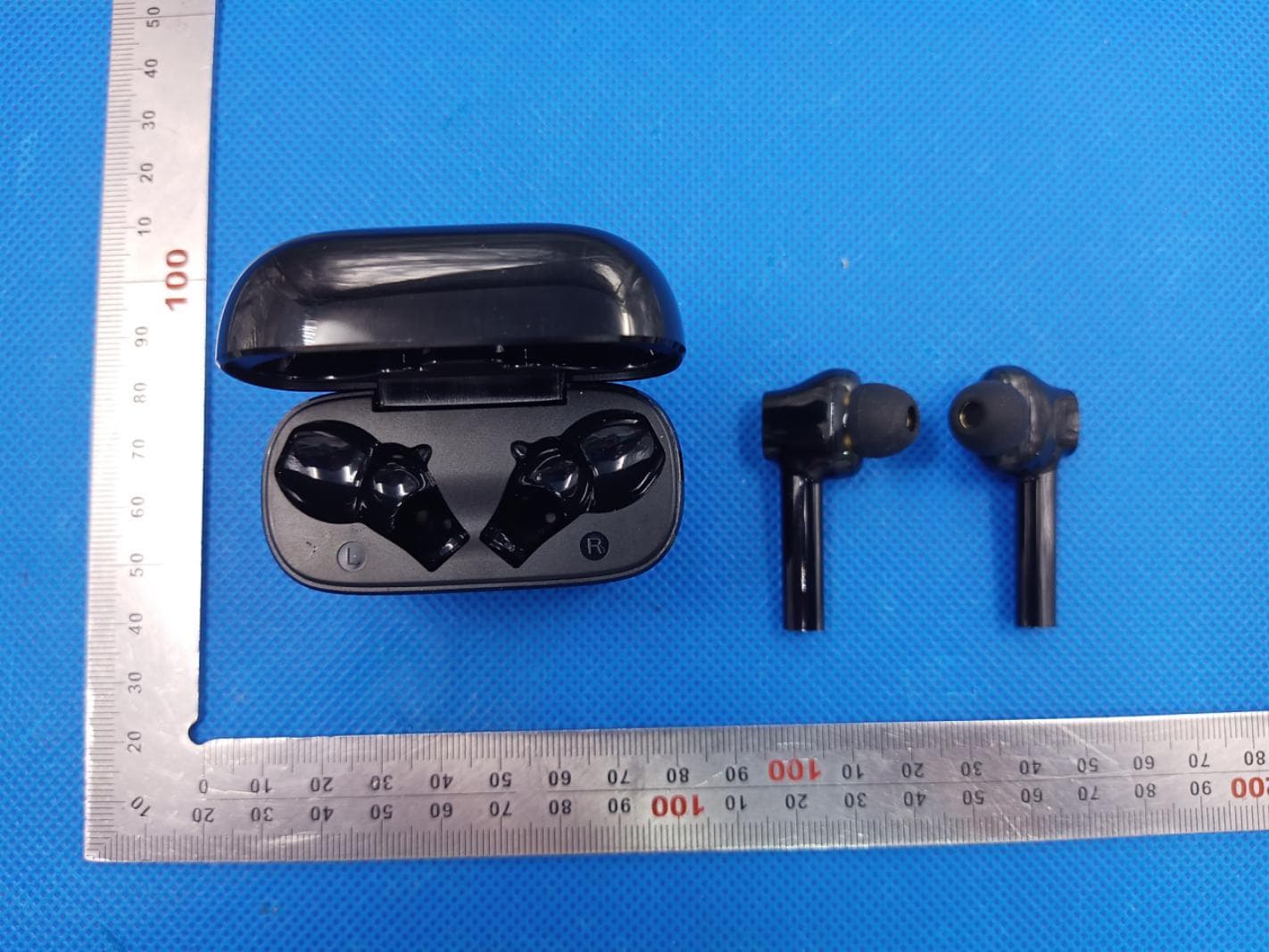 TWS07-B TWS Bluetooth headphones - FCC ID 2AWJ2TWS07-B - Shenzhen Kangchen Electronic Co., Ltd. (2)