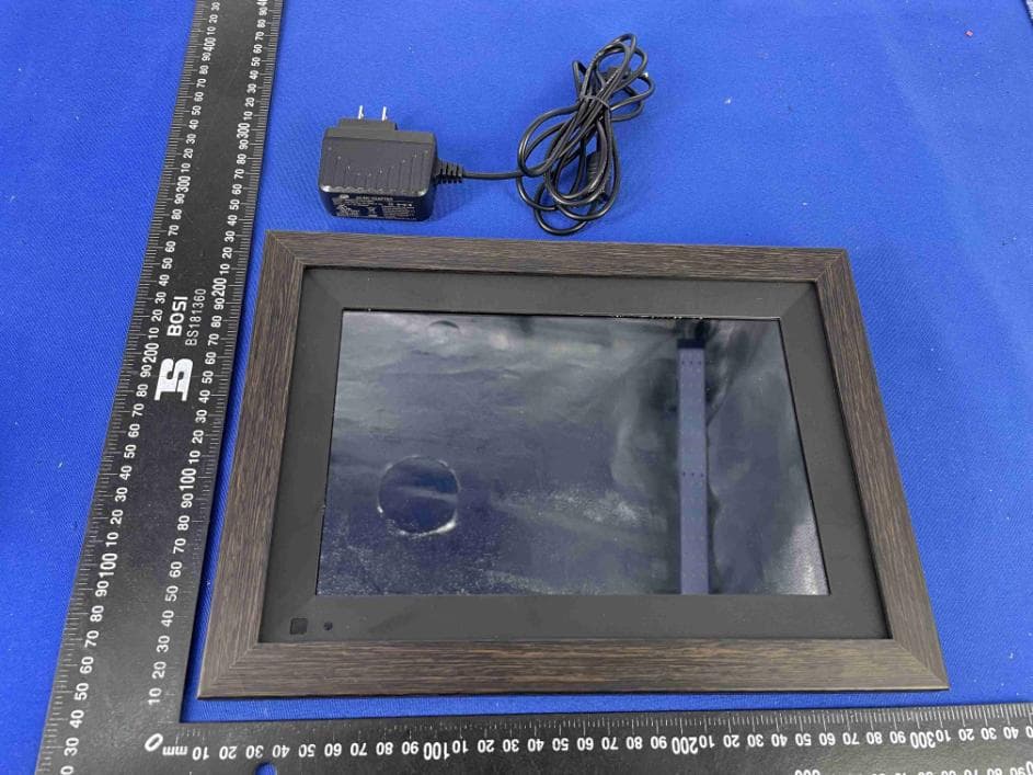 digital picture frame - FCC ID 2AWNK-F1001 - Shenzhen Apeman Innovations Technology Co.,Ltd.