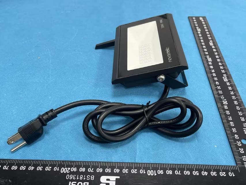 Smart Flood Light - FCC ID 2AWONNTF80C - Shenzhen Ustellar Technology Ltd.
