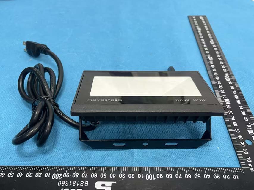 Smart Flood Light - FCC ID 2AWONNTF80C - Shenzhen Ustellar Technology Ltd. (4)