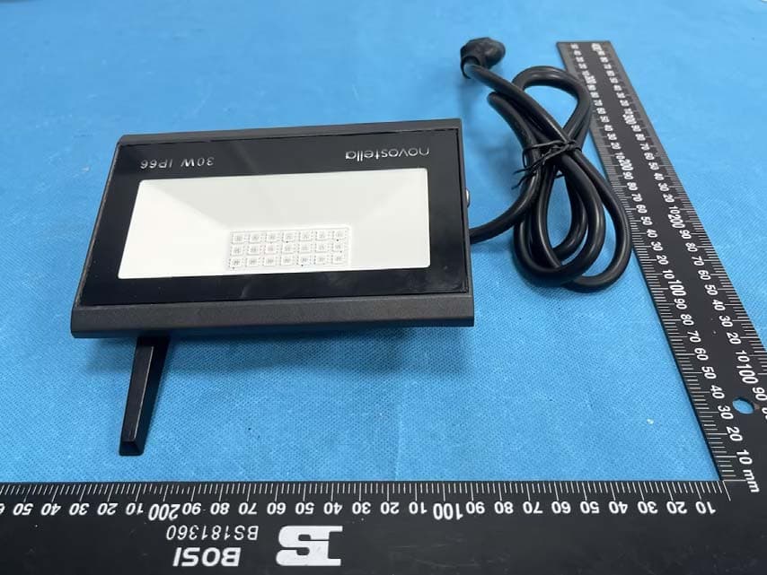 Smart Flood Light - FCC ID 2AWONNTF80C - Shenzhen Ustellar Technology Ltd. (2)