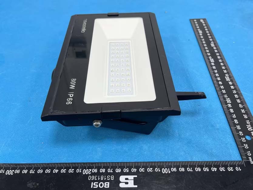 Smart Flood Light - FCC ID 2AWONNTF81C - Shenzhen Ustellar Technology Ltd. (4)