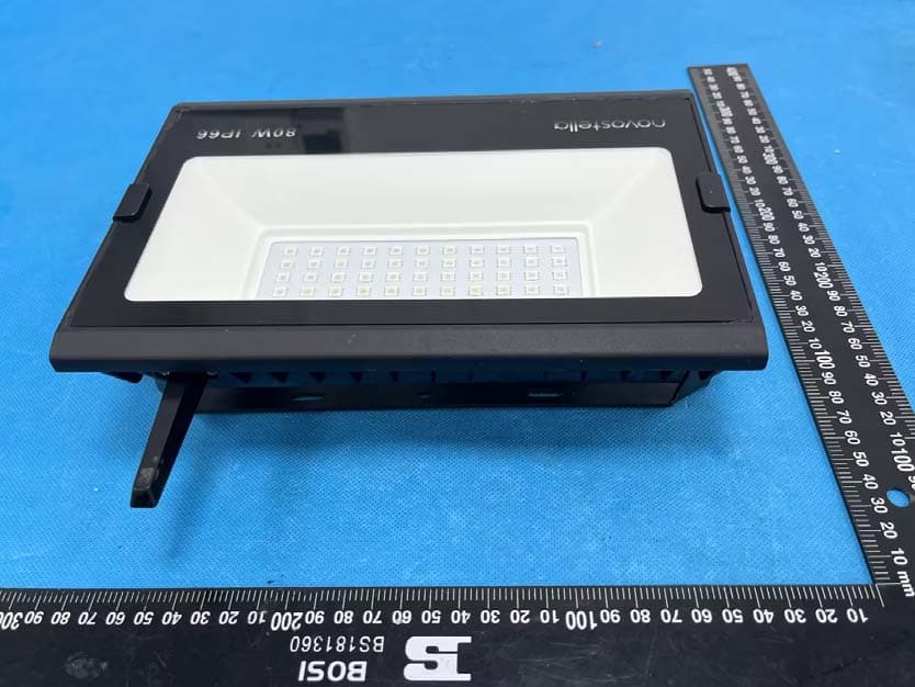Smart Flood Light - FCC ID 2AWONNTF81C - Shenzhen Ustellar Technology Ltd. (3)