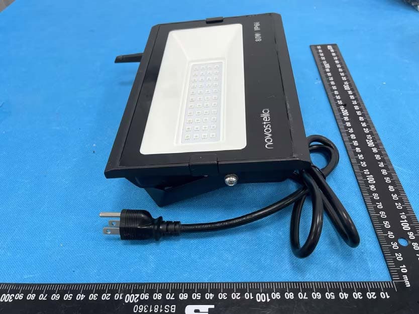 Smart Flood Light - FCC ID 2AWONNTF81C - Shenzhen Ustellar Technology Ltd. (2)