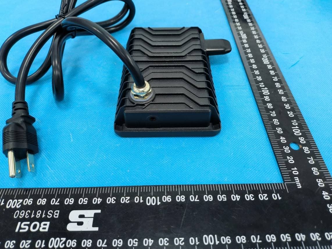 Smart Flood Light - FCC ID 2AWONNTF96 - Shenzhen Ustellar Technology Ltd. (2)