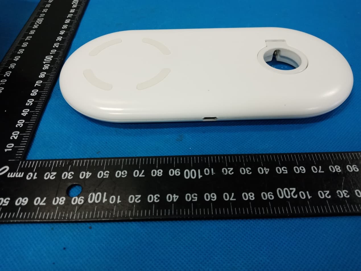 2 in 1 Wireless Charger with Watch Holder - FCC ID 2AWPQ-PZOZWCH001 - WuHan Fred Trading Co., Ltd. (4)