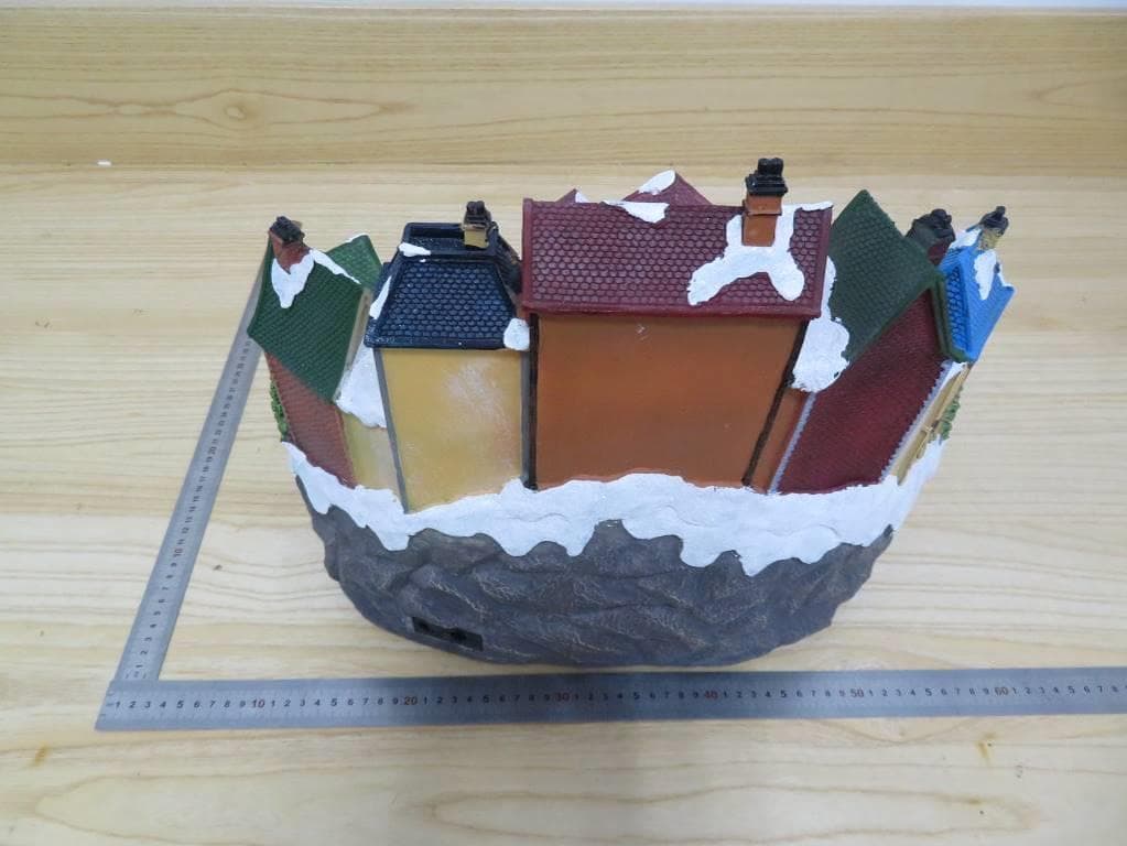 BJ Xmas village w/turning train & Music - FCC ID 2AWQ2DF63872 - CTM International Giftware Inc. (3)