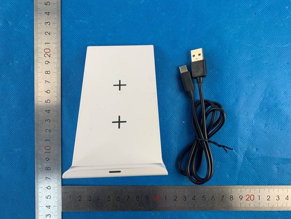 WIRELESS CHARGING STAND - FCC ID 2AWSN-WCS02 - Shenzhen Topband Battery Co., Ltd.