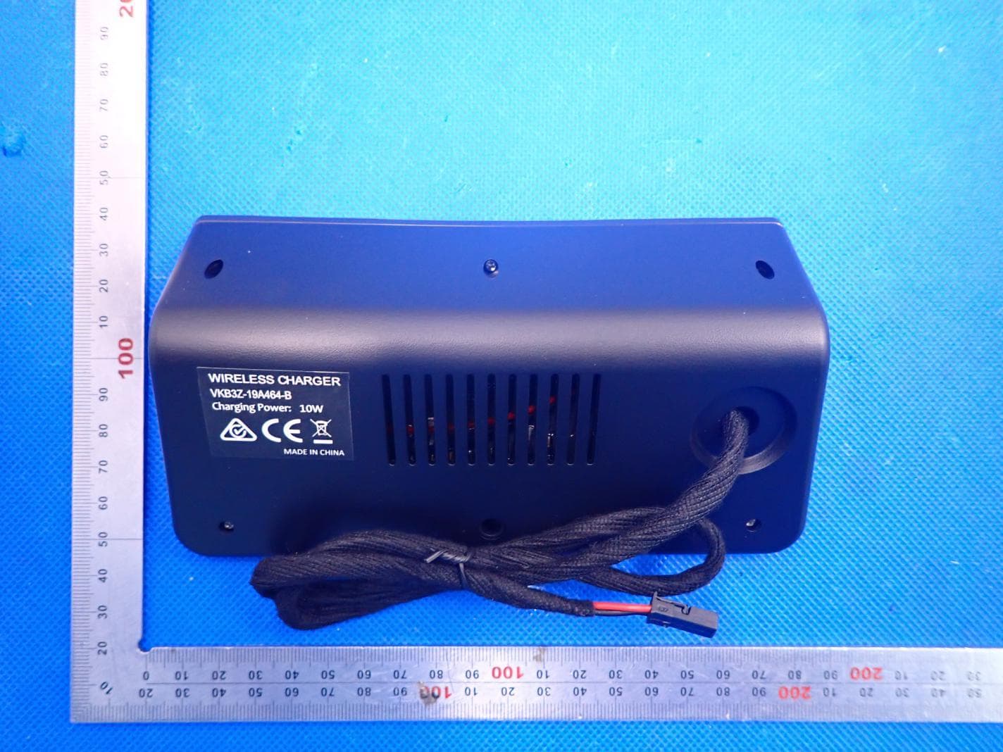 Ford Ranger/Everest Wireless Charge Mat - FCC ID 2AWVX-VKB3Z - Directed Electronics OE Pty Ltd (3)