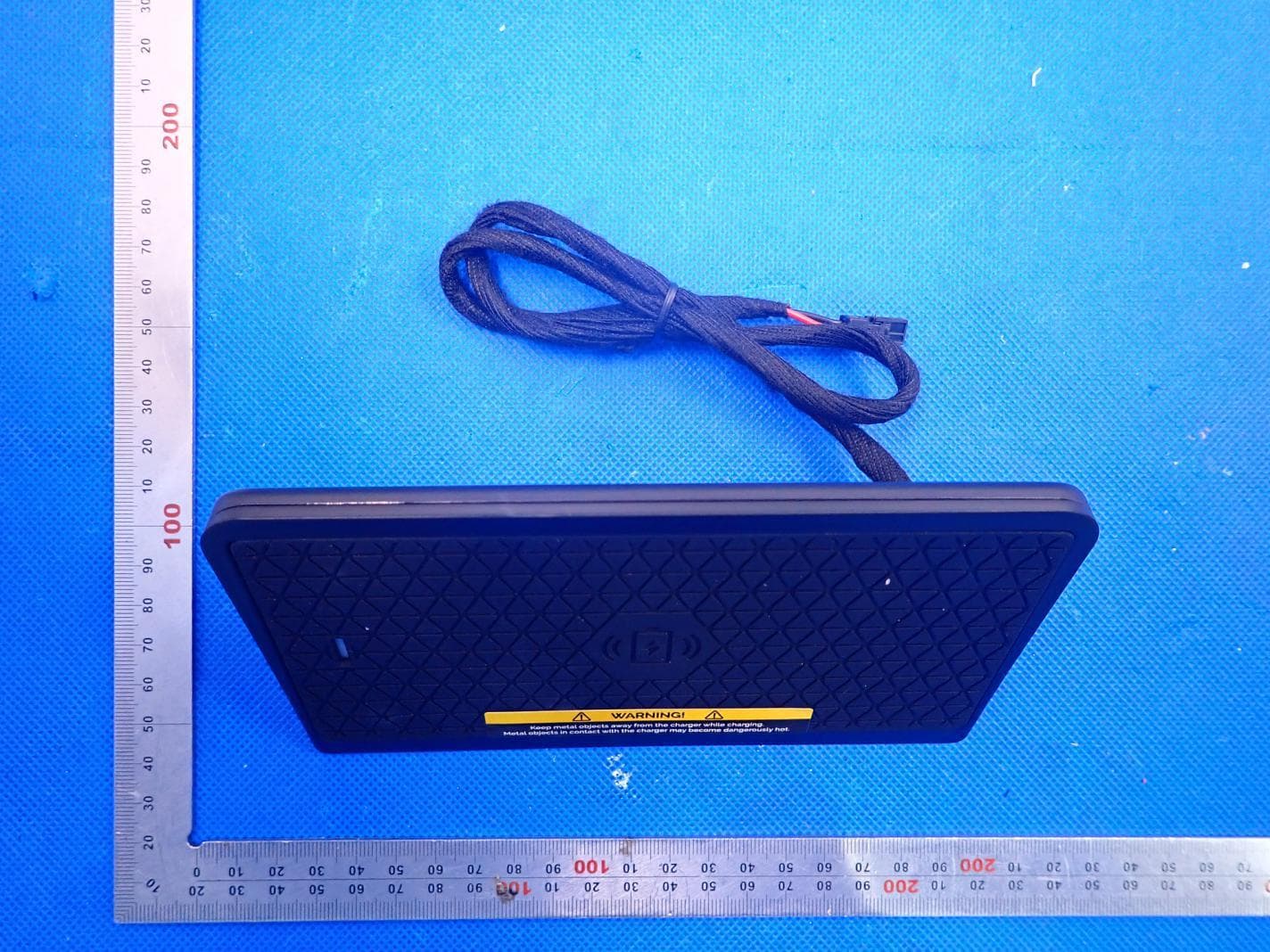 Ford Ranger/Everest Wireless Charge Mat - FCC ID 2AWVX-VKB3Z - Directed Electronics OE Pty Ltd (2)