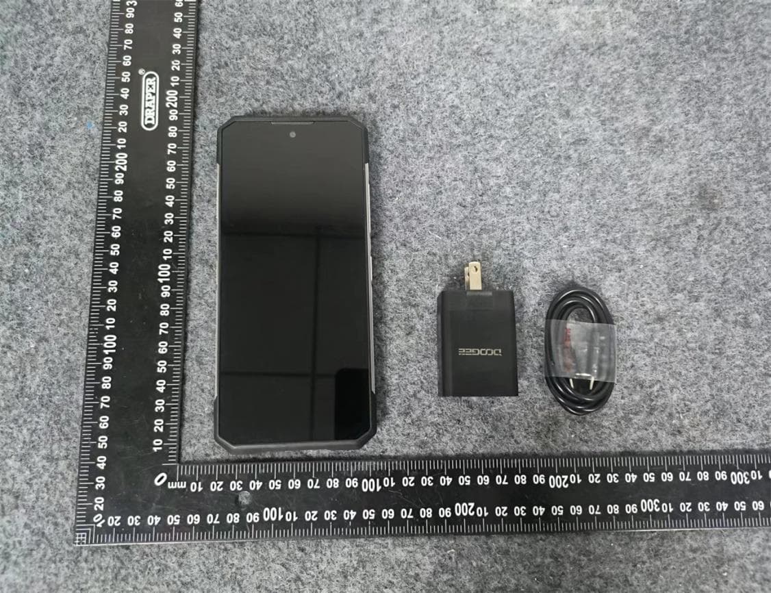Smart Phone with BT,WIFI,GSM,WCDMA,LTE&NFC - FCC ID 2AX4YS200 - Shenzhen DOOGEE Hengtong Technology CO.,LTD
