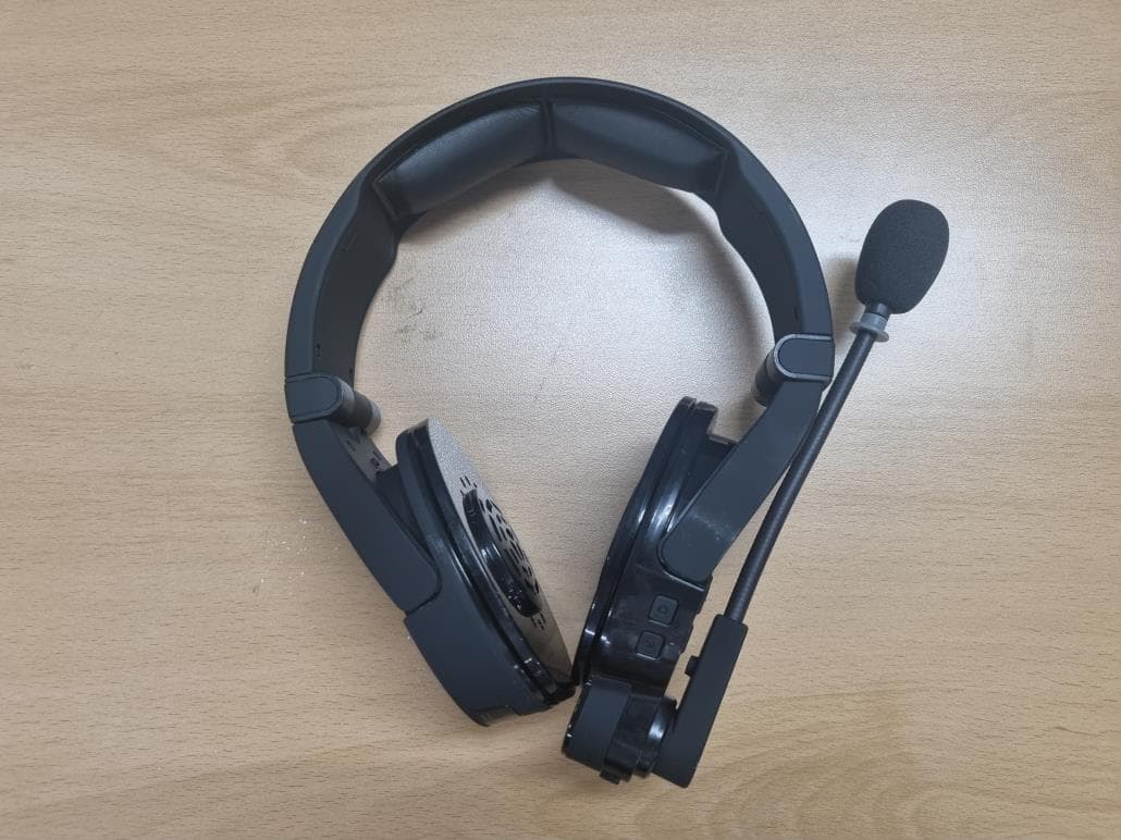 900MHz Wireless Headset - FCC ID 2AX9C-00005220 - CoachComm LLC (2)