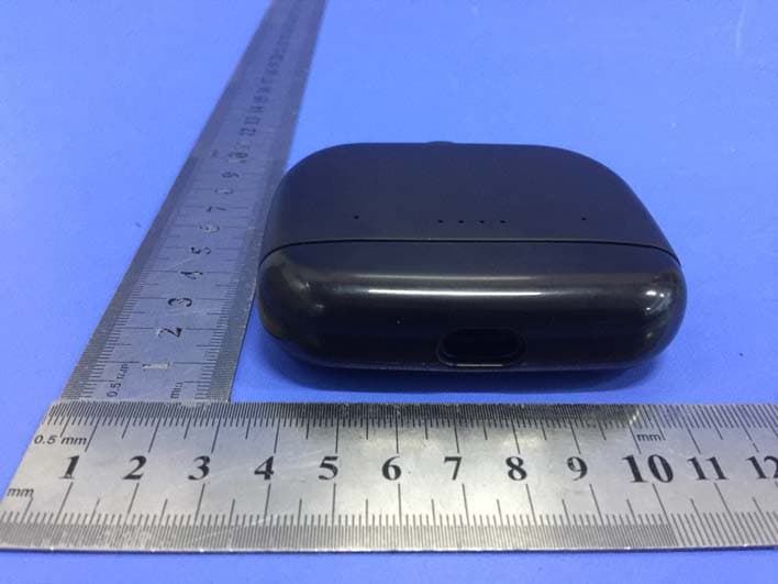 Bluetooth earbuds charger - FCC ID 2AX9S-RCBUDS - Molonlave group LLC (4)