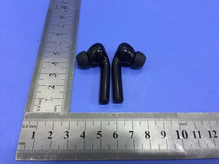 Bluetooth earbuds charger - FCC ID 2AX9S-RCBUDS - Molonlave group LLC